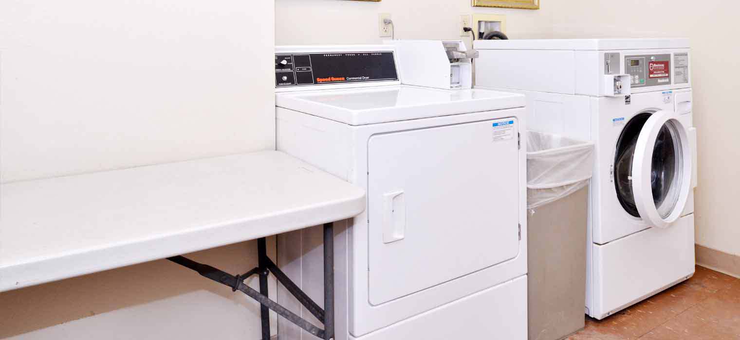 Starlight Inn & Suites Motel 29 Palms Joshua Tree National Park & Boulder Cafe 